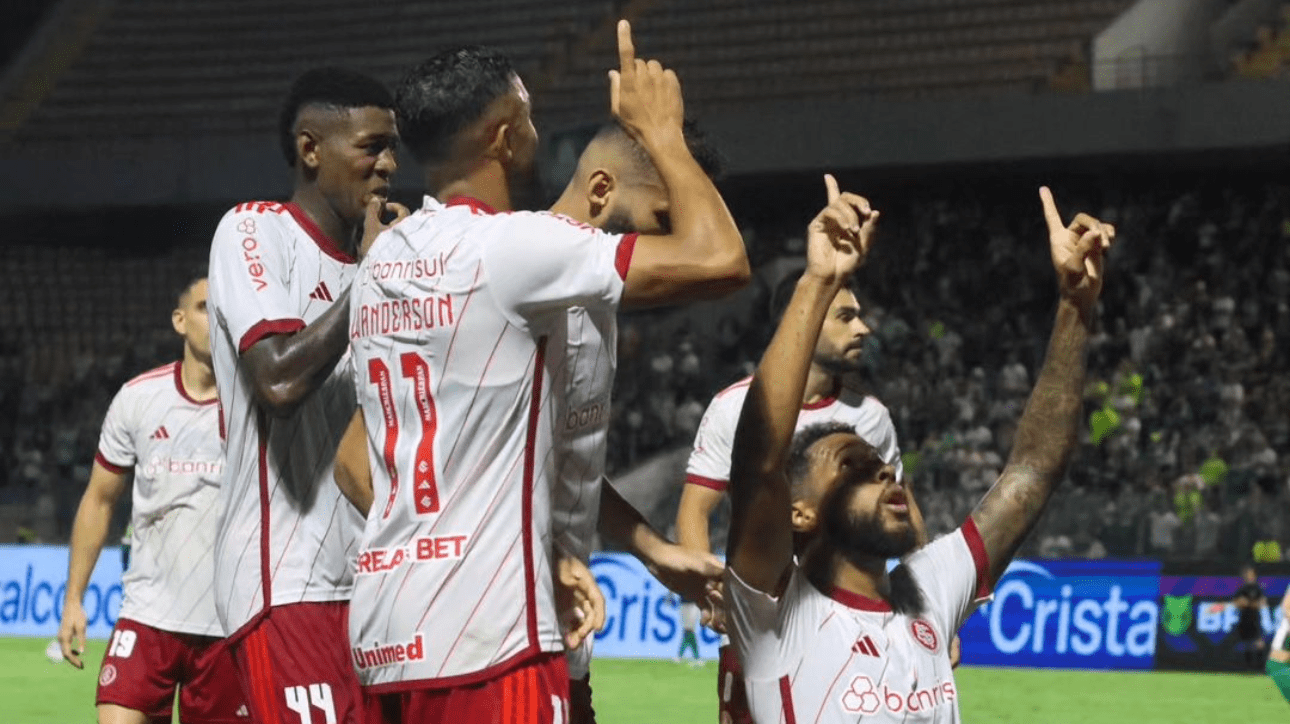Jogadores do Internacional comemorando gol sobre Palmeiras, pelo Brasileiro (foto: Ricardo Duarte)