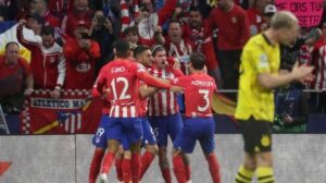Jogadores do Atlético de Madrid comemoram gol contra o Borussia Dortmund - Crédito: 