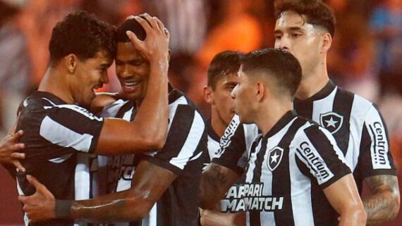 Time do Botafogo comemora gol (foto: Vitor Silva/Botafogo)