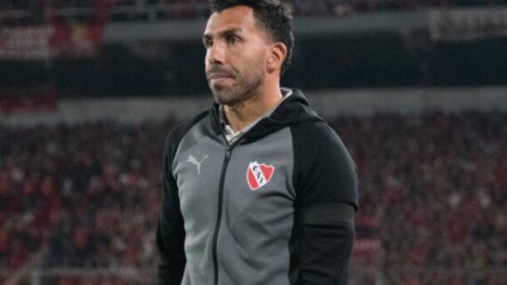 Tévez sob o comando do Independiente (foto: Divulgação / Independiente)