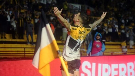 Renato Kayzer comemora gol do Criciúma no empate com o Juventude (foto: Celso da Luz/Criciúma)