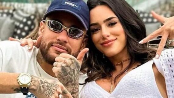 Neymar e Bruna Biancardi sorriem para foto (foto: Reprodução/Instagram)