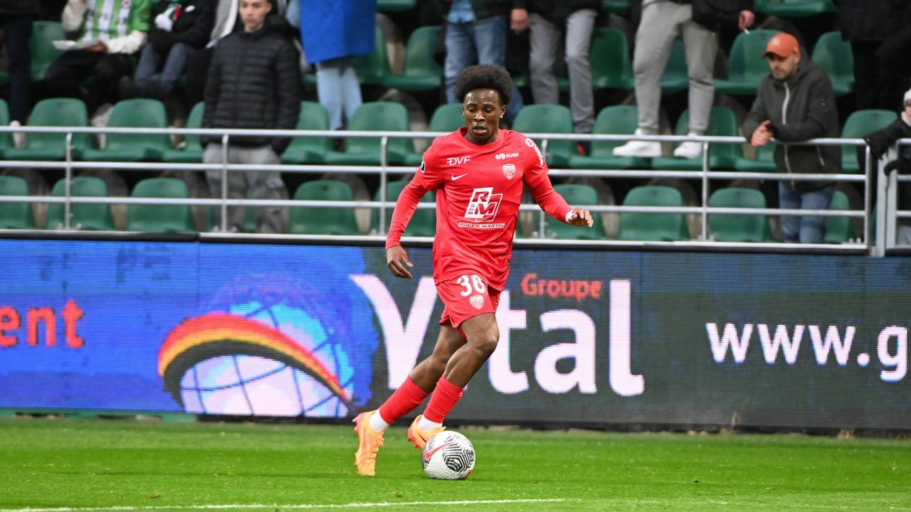 Rayane Messi em ação pelo Dijon, time que disputa a Terceirona do Campeonato Francês (foto: Divulgação/Dijon)