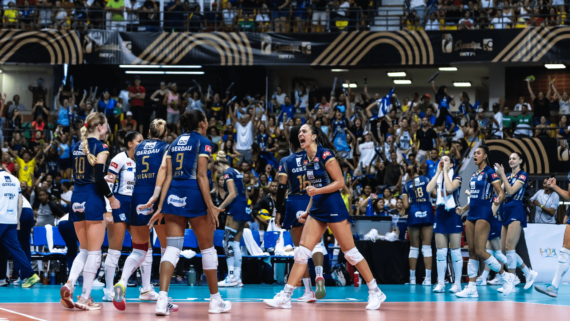 Elenco do Minas na Superliga Feminina 2024 (foto: Hedgard Moraes/Minas Tênis Clube
)