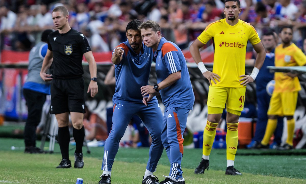 Moisés Moura e Seabra em jogo do Cruzeiro (foto: Gustavo Aleixo/Cruzeiro)