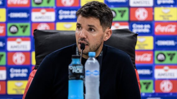 Nico Larcamón em entrevista coletiva na Sul-Americana (foto: Gustavo Aleixo/Cruzeiro)