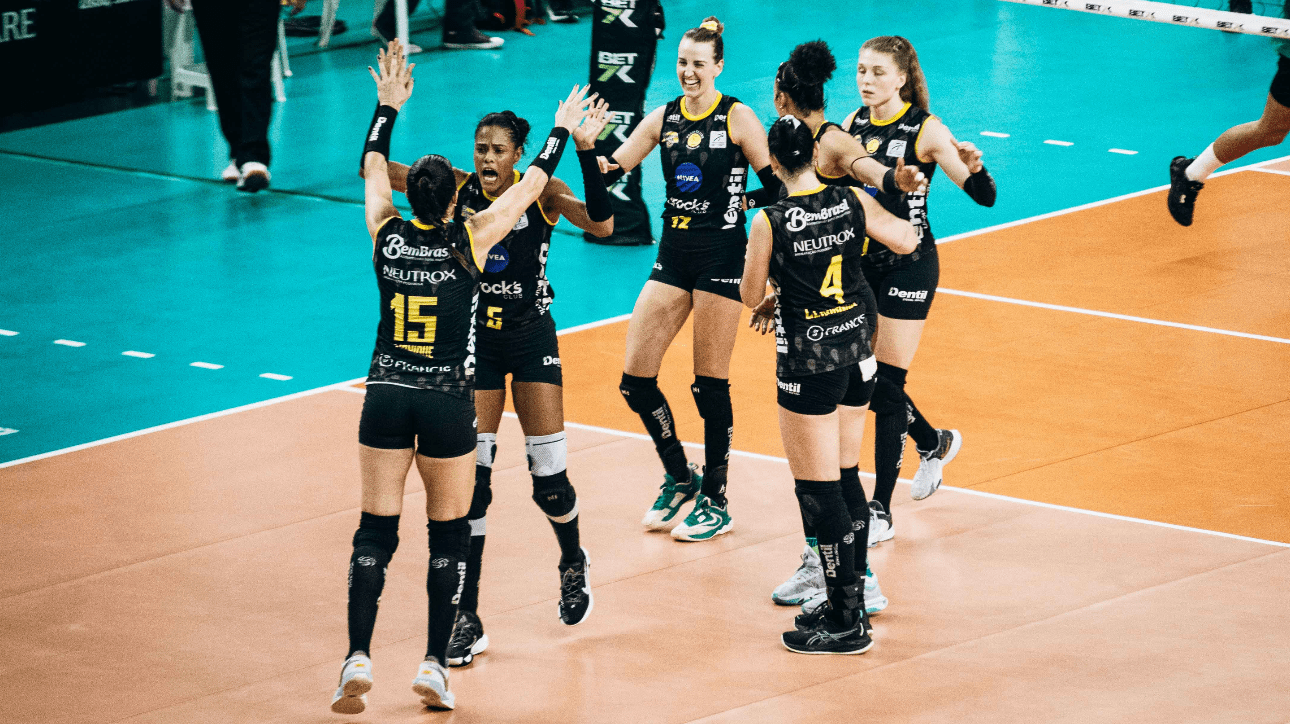 Jogadoras de vôlei do Praia Clube (foto: Eliezer Esportes/Praia Clube)