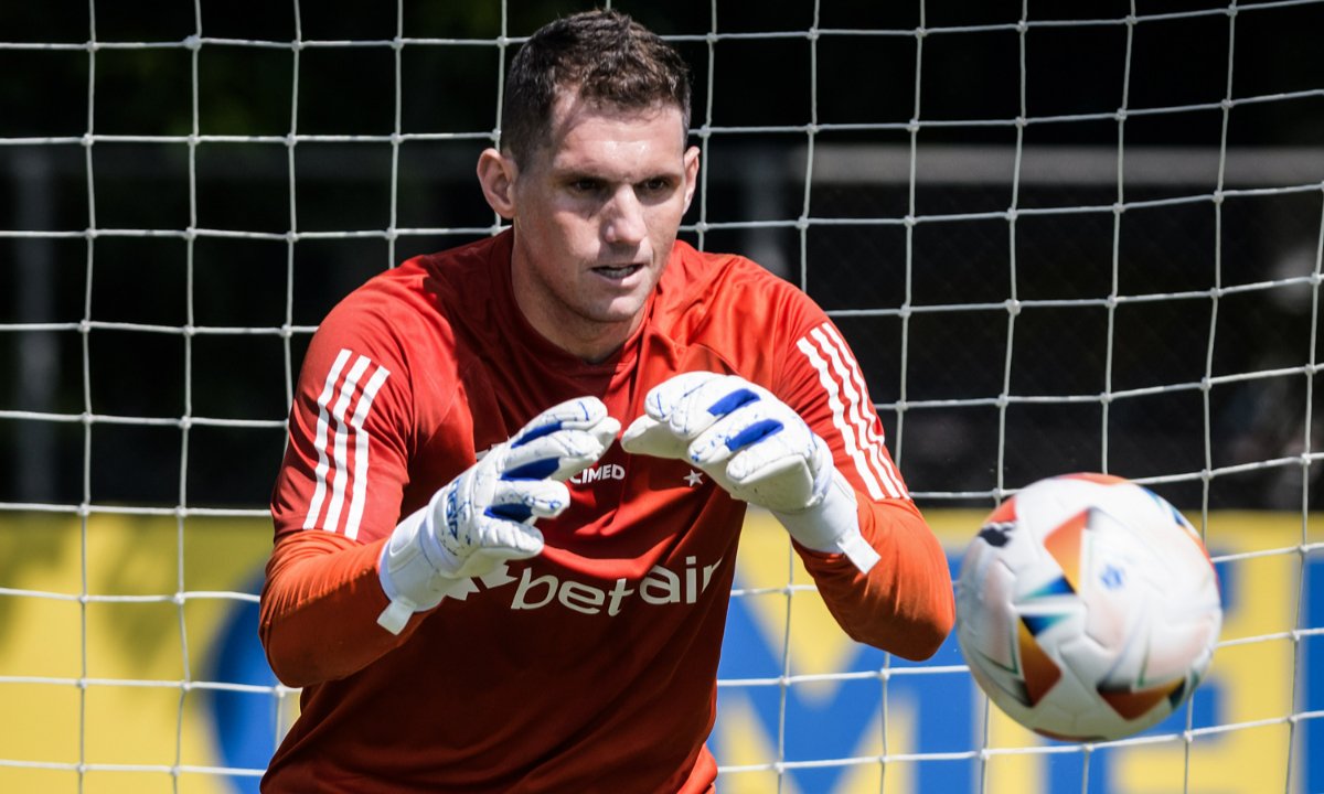 Rafael Cabral em treino do Cruzeiro (foto: Gustavo Aleixo/Cruzeiro)