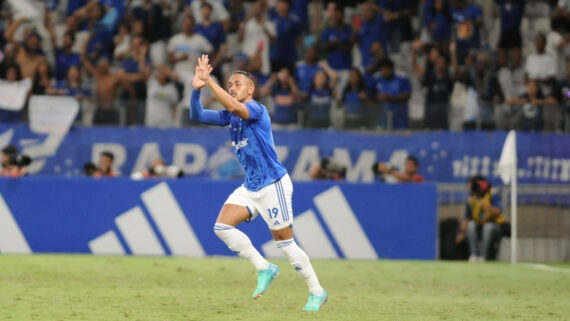 Rafael Elias comemora gol pelo Cruzeiro (foto: Alexandre Guzanshe/EM/D.A.Press)