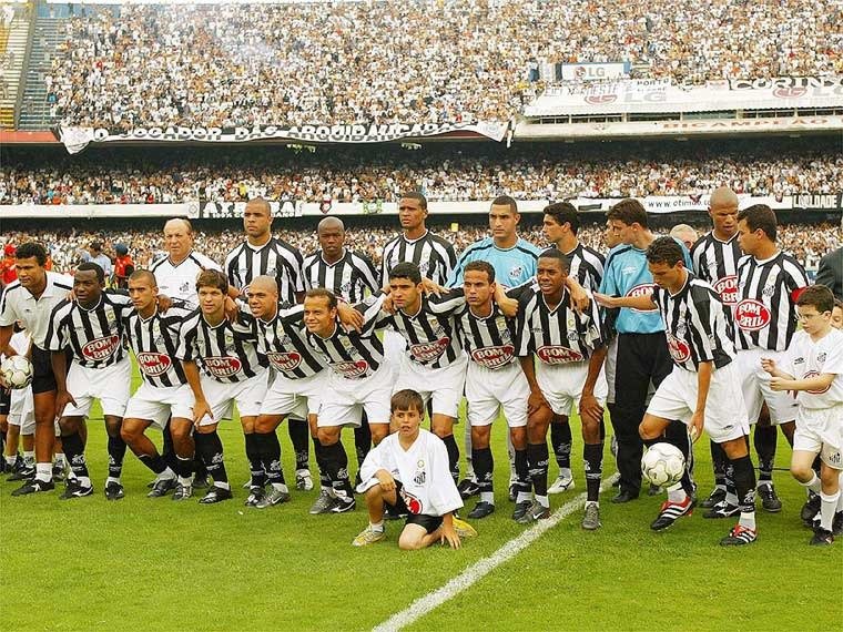 Time do Santos campeão brasileiro de 2002 (foto: Santos/Divulgação)