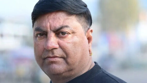 Deepak Sharma, dirigente indiano acusado de agressão a jogadoras (foto: Reprodução)