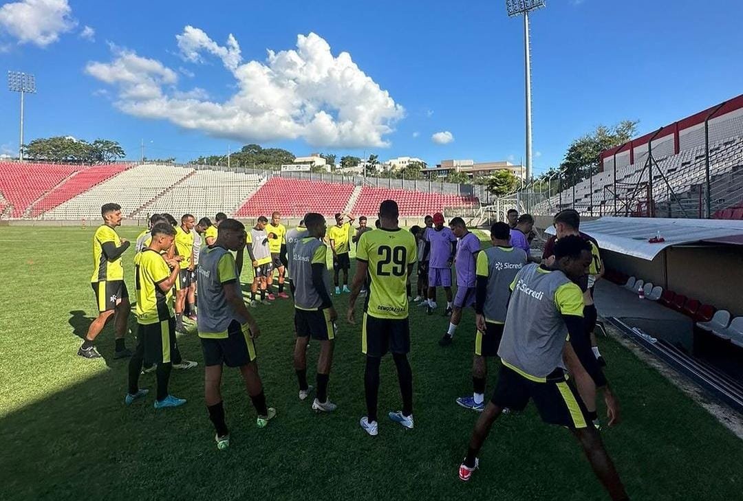 Treino do Democrata-SL na Arena do Jacaré (foto: Divulgação/Democrata-SL)