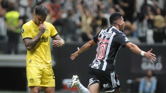 Paulinho comemora mais um gol pelo Atlético na Libertadores - desta vez, contra o Peñarol (foto: Alexandre Guzanshe/EM/D.A Press)