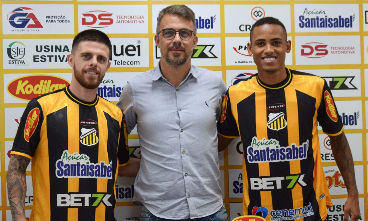 Patrick (à direita) em apresentação no Novorizontino (foto: Gustavo Ribeiro/Novorizontino)