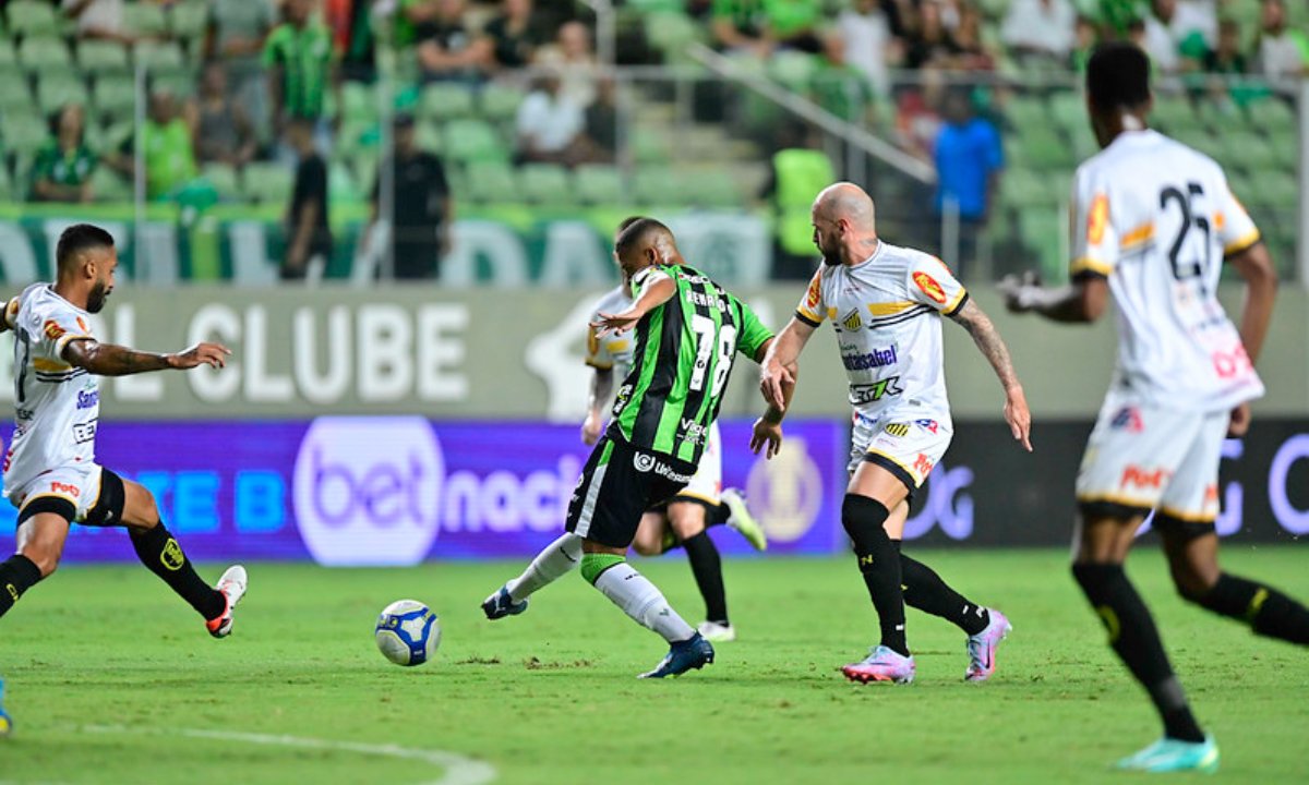 América e Novorizontino em jogo pela Série B (foto: Mourão Panda/América)