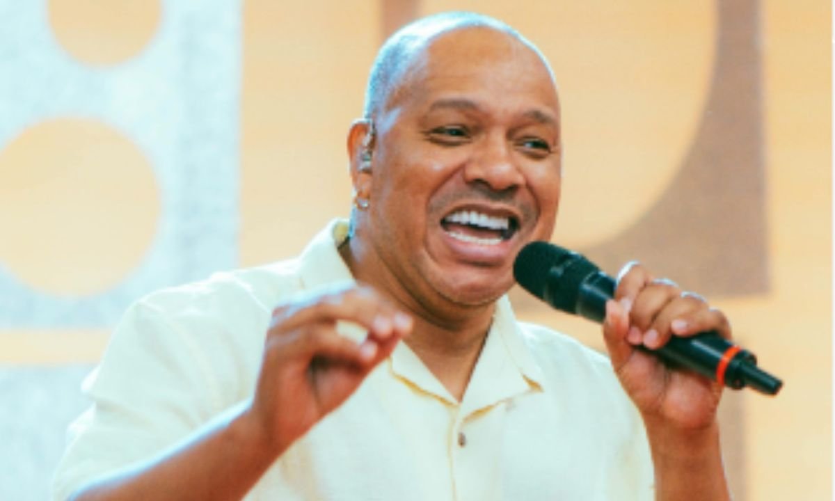 Anderson, do Molejo, durante show (foto: Reprodução)