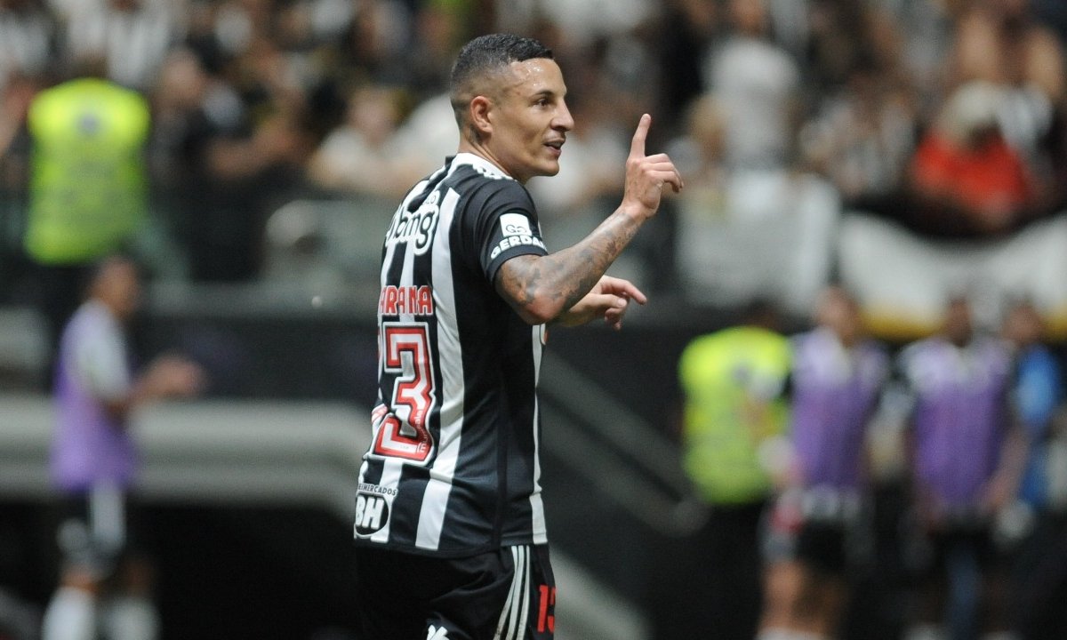 Arana comemora gol do Atlético sobre o Sport (foto: Alexandre Guzanshe/EM/DA.Press)