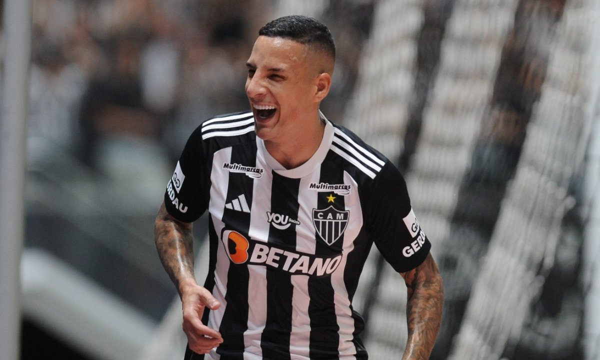 Guilherme Arana em comemoração de gol do Atlético contra o Sport (foto: Alexandre Guzanshe/EM/D.A Press)