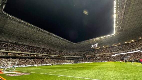 Visão da Arena MRV durante Atlético x Criciúma no momento em que houve apagão de energia (foto: Ramon Lisboa/EM/D.A Press)