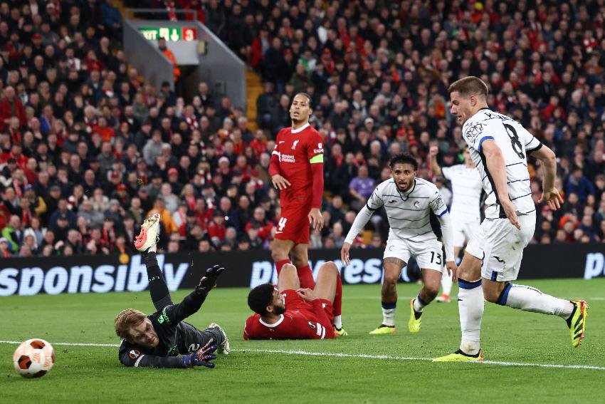 Atalanta e Liverpool na Europa League (foto: Darren Staples / AFP)