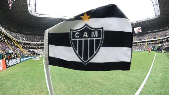 Bandeira do Atlético na Arena MRV (foto: Leandro Couri/EM/D.A Press)