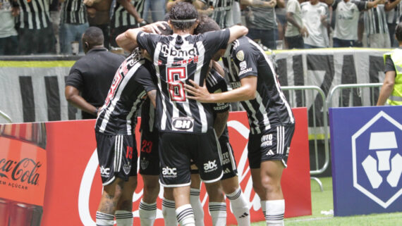 Jogadores do Atlético comemoram gol sobre o Rosario Central na Arena MRV (foto: Edésio Ferreira/EM/DA.Press)