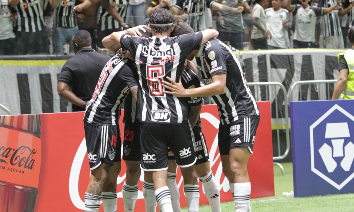 Jogadores do Atlético comemoram gol sobre o Rosario Central na Arena MRV (foto: Edésio Ferreira/EM/DA.Press)