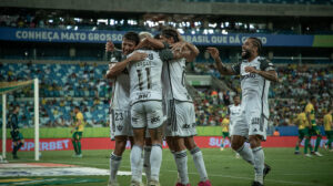 Jogadores do Atlético comemoram gol sobre o Cuiabá na Arena Pantanal - Crédito: 