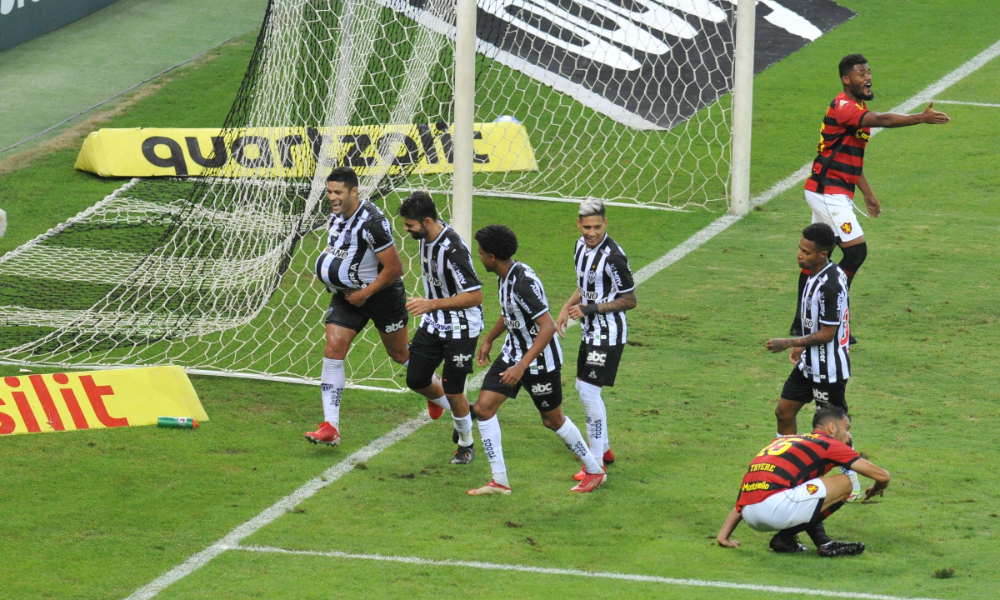Hulk marcou um dos gols do Atlético na última vez em que as equipes se enfrentaram em Belo Horizonte - (foto: Juarez Rodrigues/EM/D.A Press)
