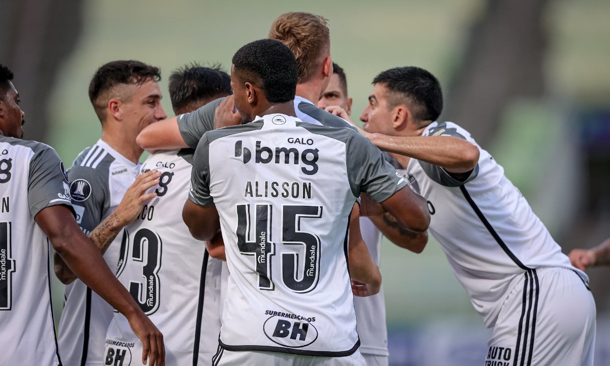 Jogadores do Atlético comemoram gol sobre o Caracas (foto: Pedro Souza/Atlético)