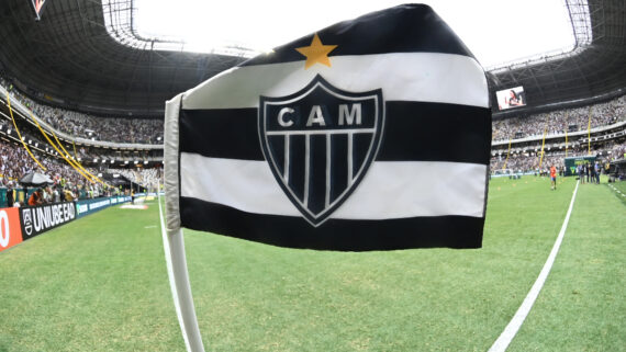 Bandeira do Atlético na Arena MRV (foto: Leandro Couri/EM/D.A Press)