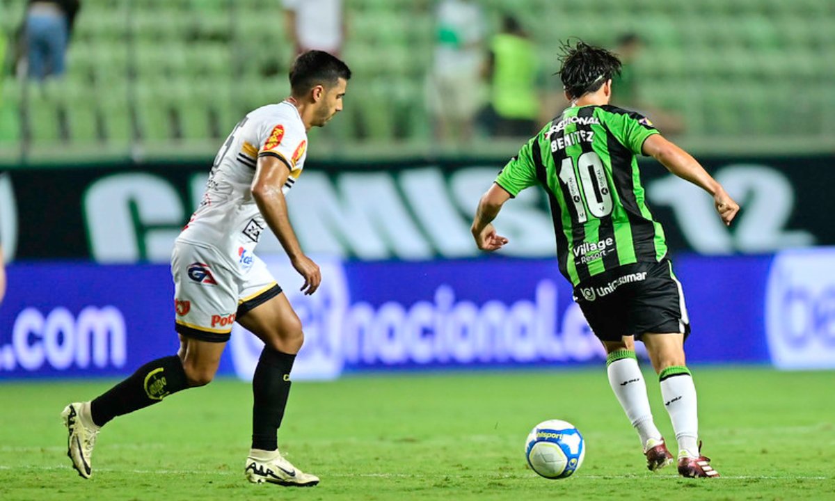 Benítez em jogo pela Série B (foto: Mourão Panda/América)