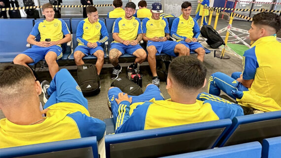 Delegação do Boca Juniors no aeroporto (foto: Divulgação/Boca Juniors)