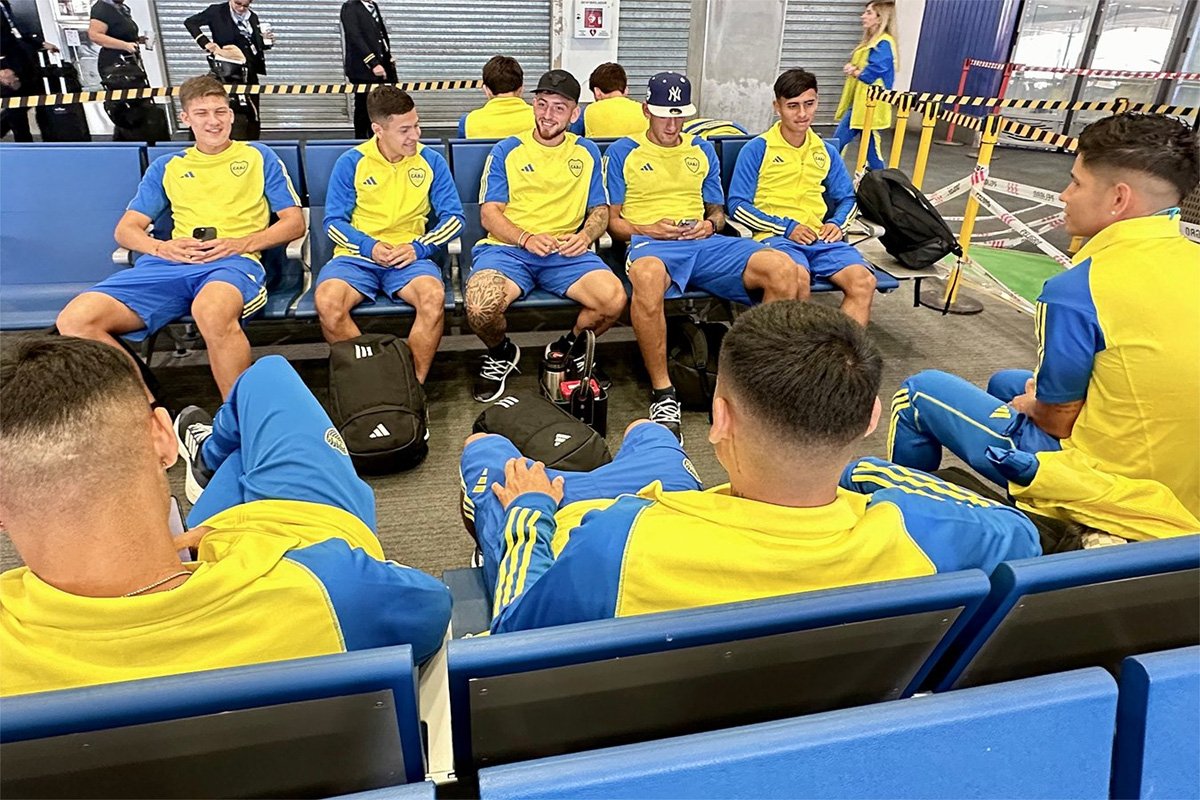 Delegação do Boca Juniors no aeroporto (foto: Divulgação/Boca Juniors)