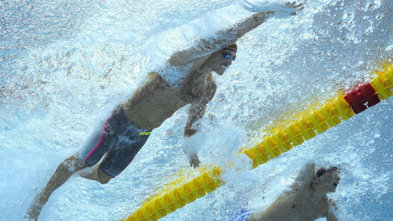 Nadador Bruno Fratus em ação (foto: OLI SCARFF/AFP)