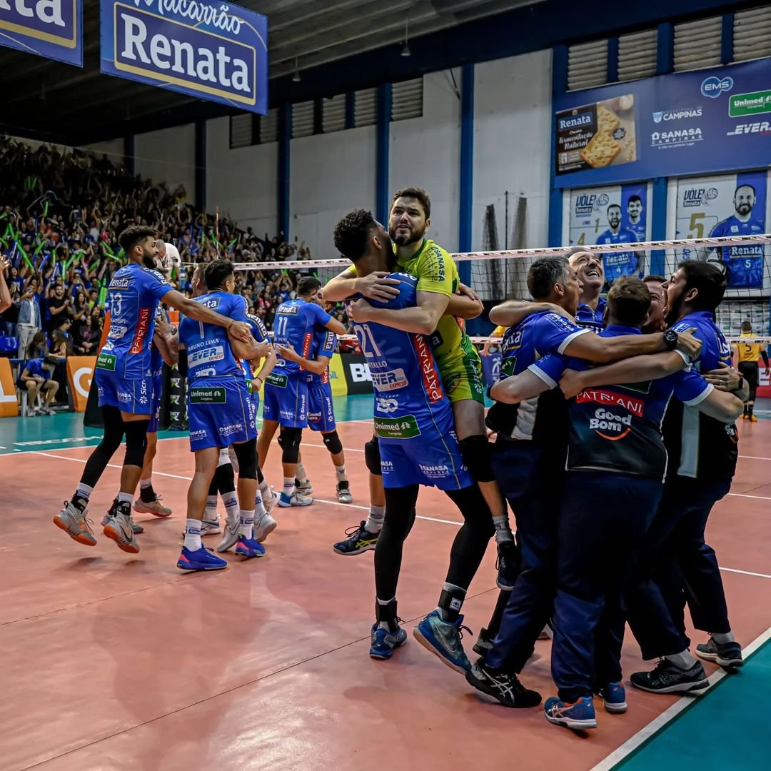 Jogadores do Campinas comemoram (foto: Pedro Teixeira/Campinas)