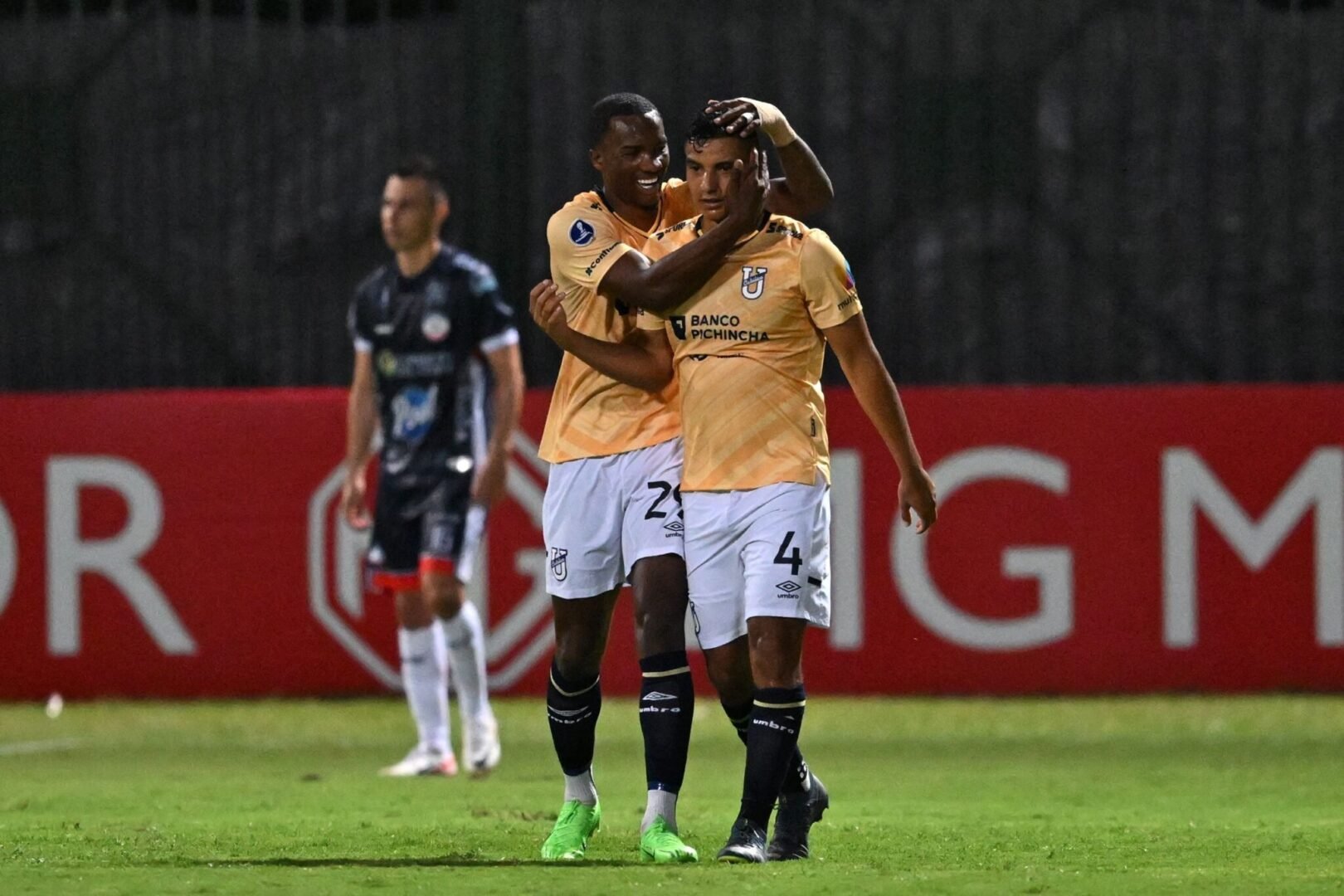 Católica virou sobre o Alianza pela Sul-Americana (foto: Raul Arboleda/AFP)