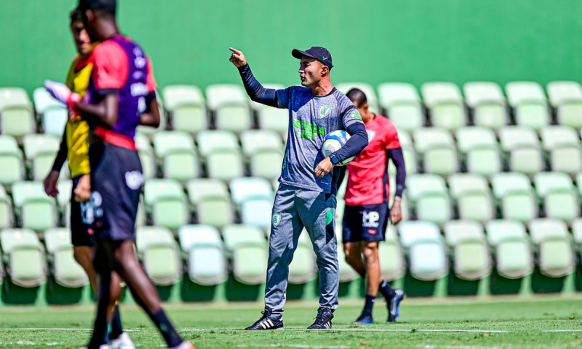 Cauan de Almeida em treino no CT Lanna Drumond (foto: Mourão Panda/América)