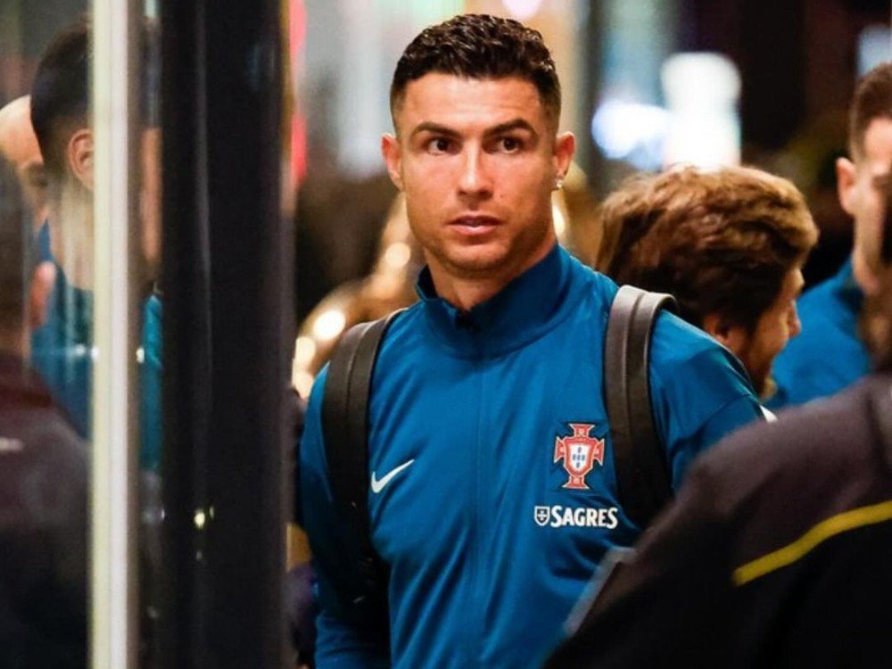 Cristiano Ronaldo saindo de hotel em Liubliana, na Eslovênia (foto: Grand Plaza Ljubljana/Instagram)