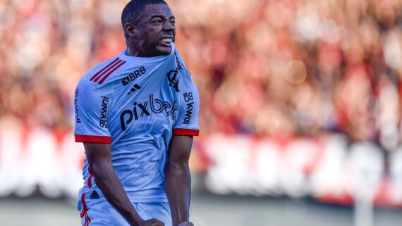 De La Cruz vibra em comemoração de gol do Flamengo (foto: Marcelo Cortes/Flamengo)