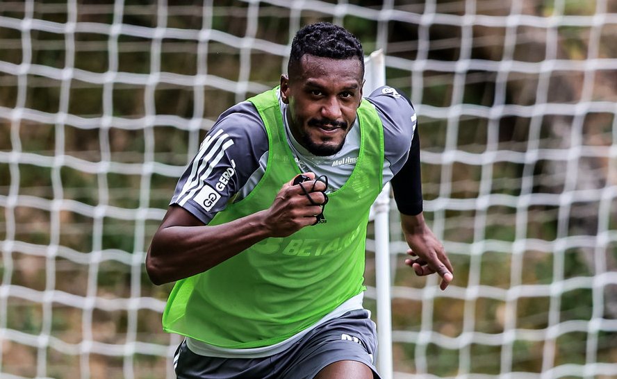 Edenilson, meio-campista do Atlético, durante treino na Cidade do Galo (13/4) (foto: Pedro Souza/Atlético)