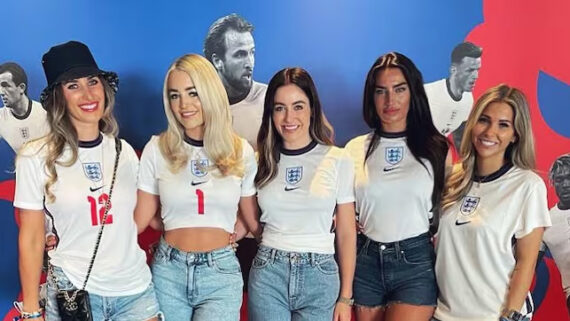 Esposas e namoradas de jogadores da Seleção Inglesa (foto: Reprodução)