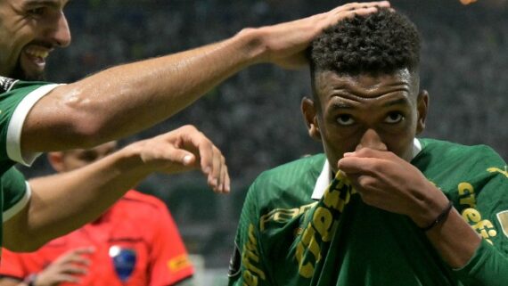 Em vitória na Libertadores, Estevão comemora o primeiro gol como profissional do Palmeiras (foto: NELSON ALMEIDA / AFP)