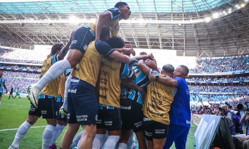 Jogadores do Grêmio comemoram gol sobre o Juventude (foto: LUCAS UEBEL/GREMIO FBPA)