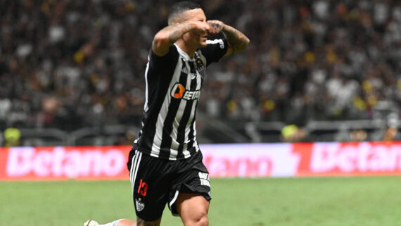 Guilherme Arana fez gesto de choro em celebração de gol do Atlético contra o Cruzeiro (foto: Leandro Couri/EM/D.A Press)