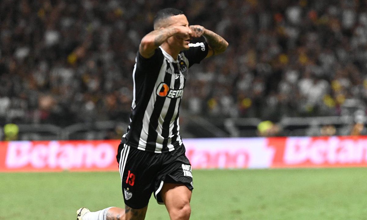 Guilherme Arana fez gesto de choro em celebração de gol do Atlético contra o Cruzeiro (foto: Leandro Couri/EM/D.A Press)