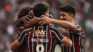 Marcelo, Martinelli e Cano comemoram gol do Fluminense sobre o Vasco - Crédito: 
