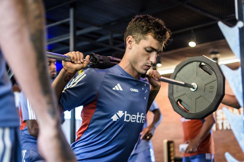 Juan Dinenno, atacante do Cruzeiro, durante atividade na academia (foto: Gustavo Aleixo/Cruzeiro)