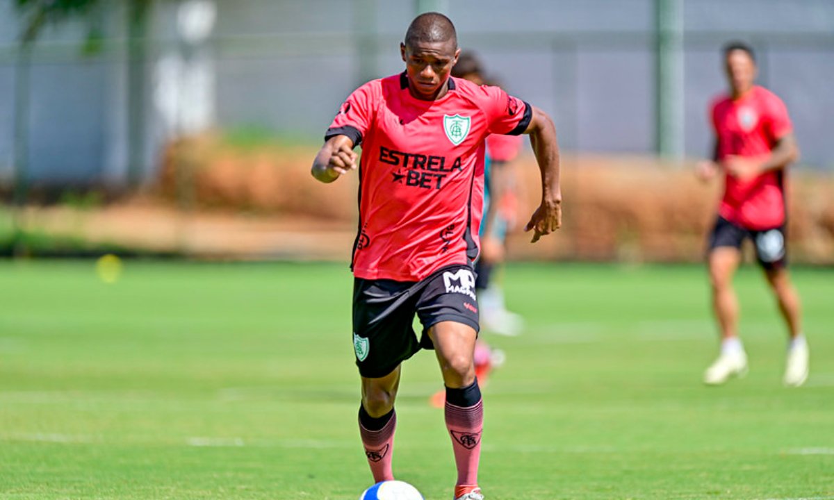Juninho, do América, no CT Lanna Drumond (foto: Mourão Panda/América)