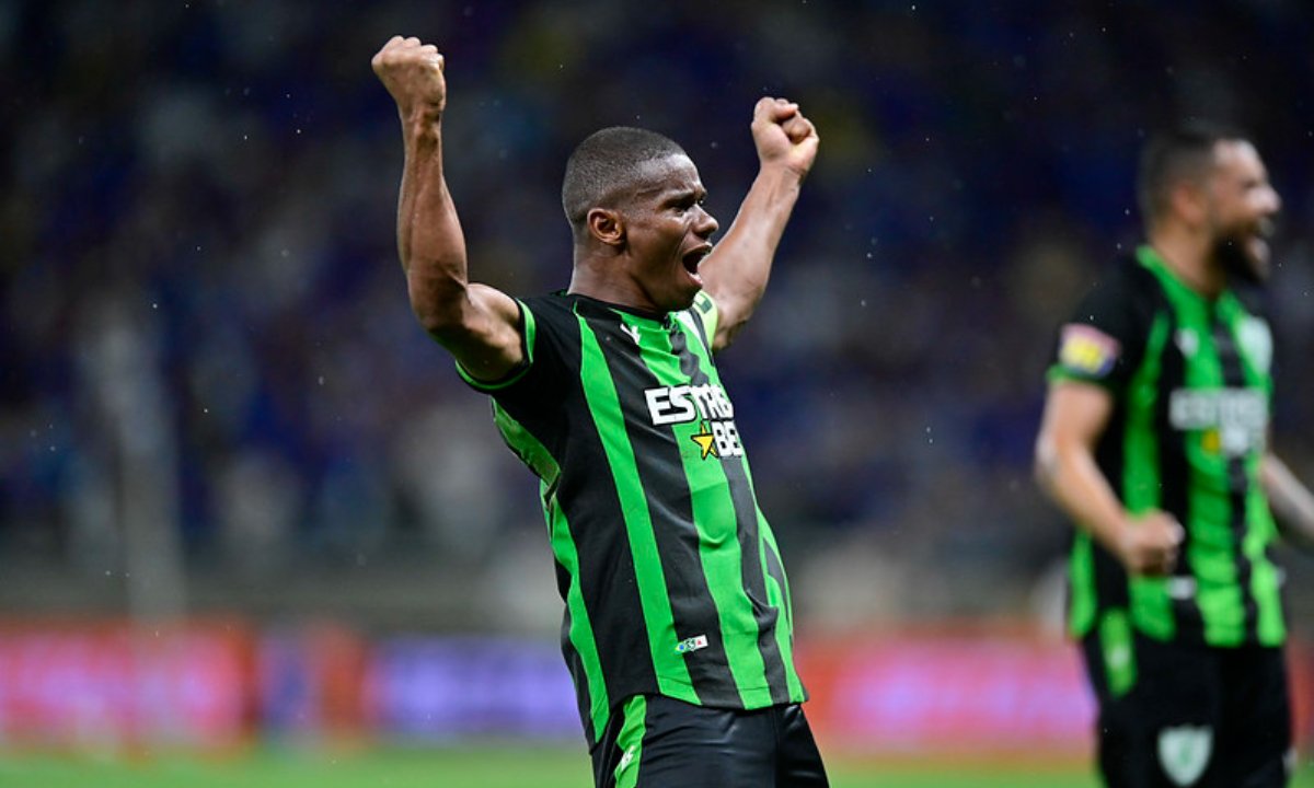 Juninho, volante e capitão do América (foto: Mourão Panda/América)